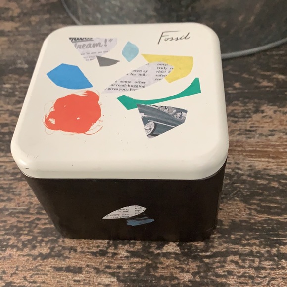 Fossil watch with links and gems face. - Picture 4 of 4